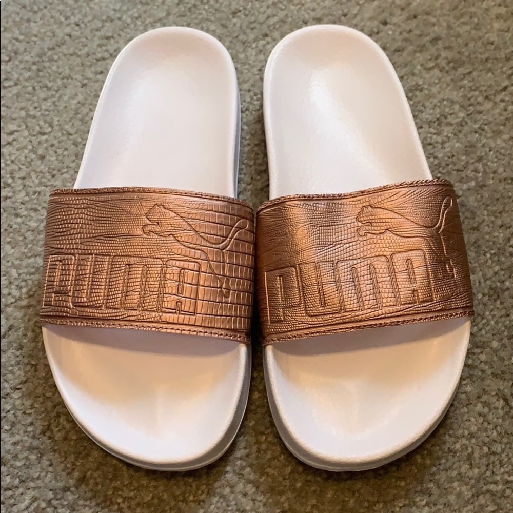 Women’s puma slides never worn